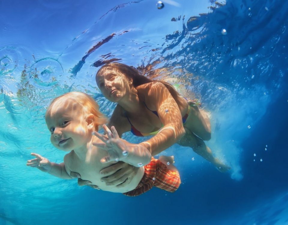 Logafit szkoła pływania dla niemowląt w Toruniu - kursy pływania dla dzieci